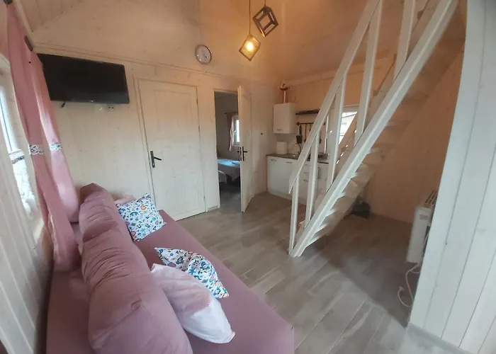 Farwne Checze - Kolorowe Gerendaház Wdzydze Kiszewskie